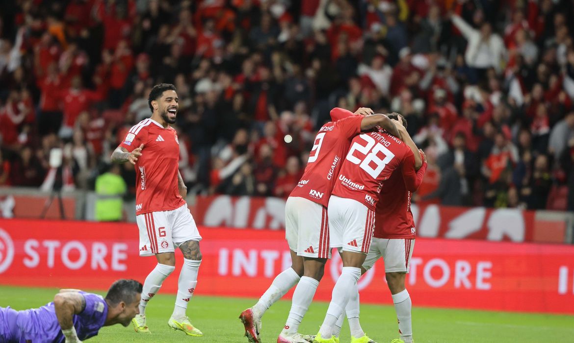Internacional vence Fluminense e encerra jejum no Beira Rio