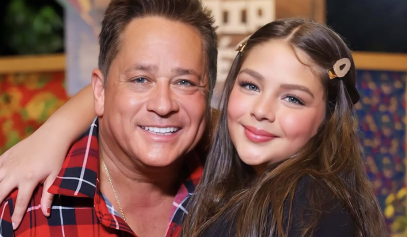 Leonardo presenteia neta com dólares e bezerros em aniversário de 15 anos