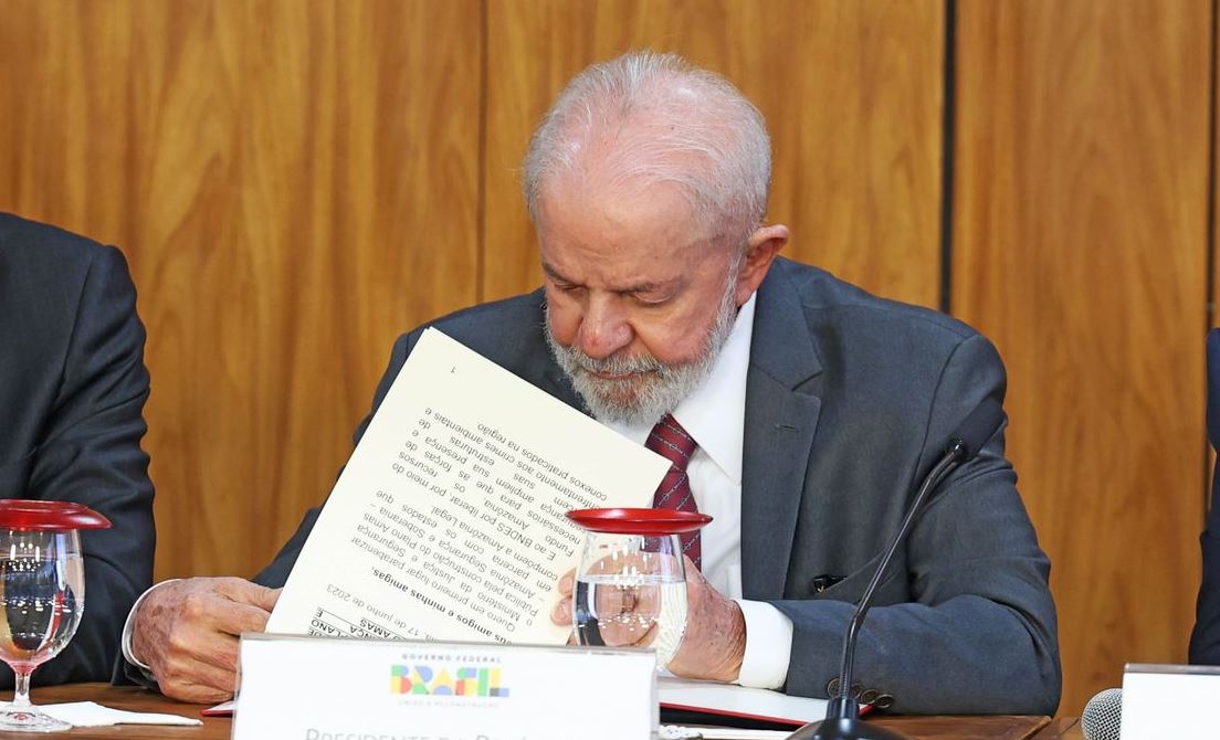 Lula veta projeto que reconhecia estágio como experiência profissional