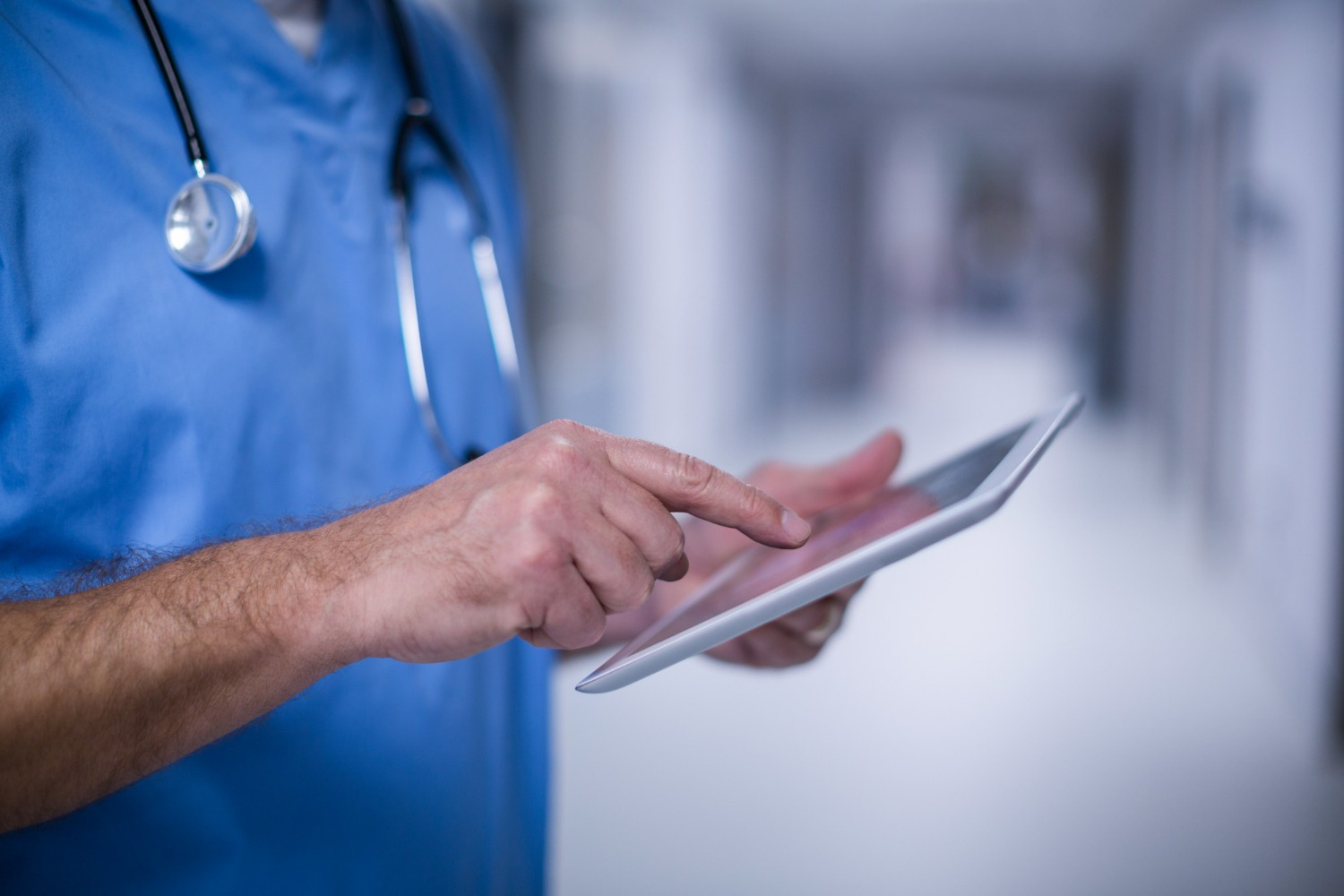 Pesquisa revela que 78% dos médicos brasileiros adotam IA na saúde