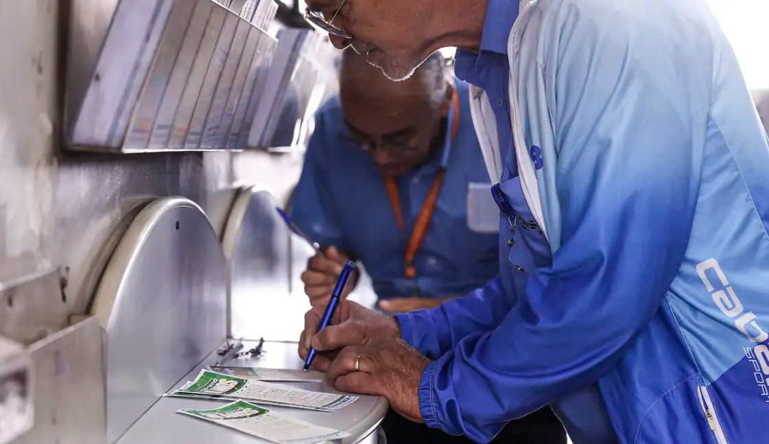 Mega-Sena celebra 30 anos com sorteio especial e prêmio milionário