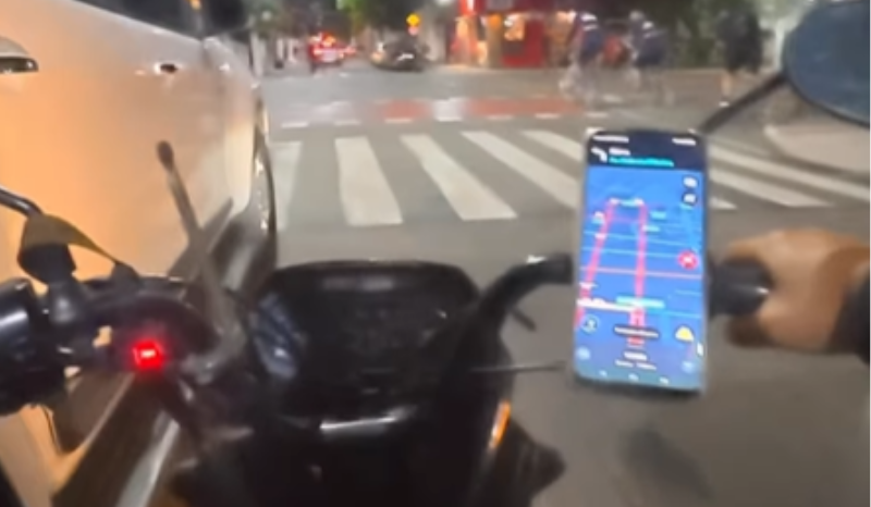 Motociclista se destaca nas redes ao pedir desculpas a motorista no trânsito