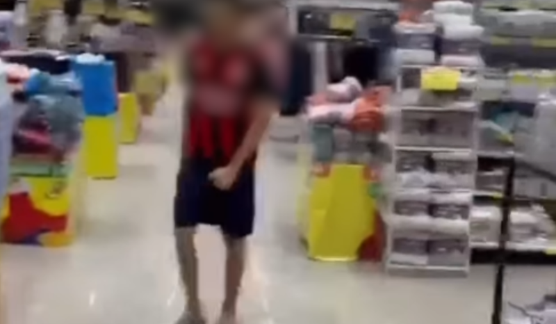 Mulher acusa homem de assédio em supermercado de Manaus