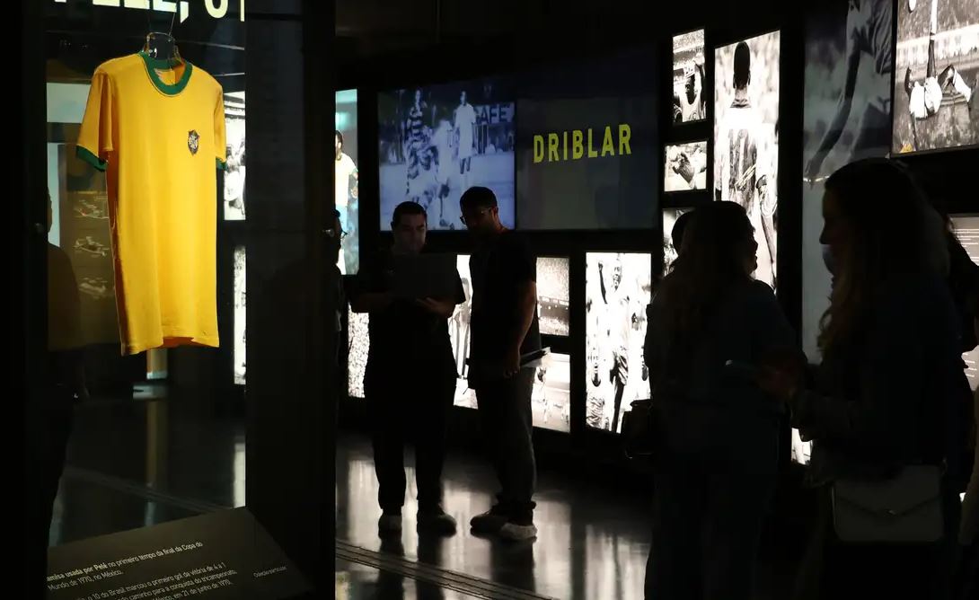 Museu do Futebol celebra Copa do Mundo com nova exposição de camisas