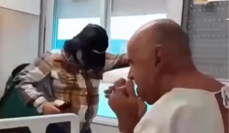 Netas emocionam avô no hospital com homenagem musical e carinho