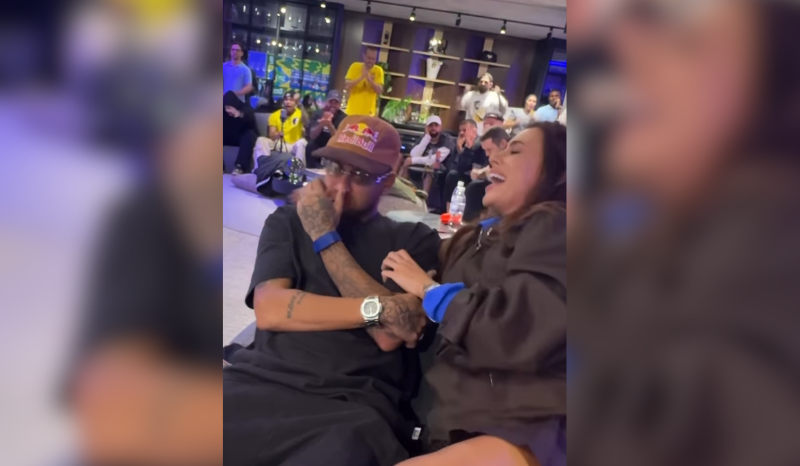 Neymar celebra convocação para Seleção com familiares e amigos em vídeo