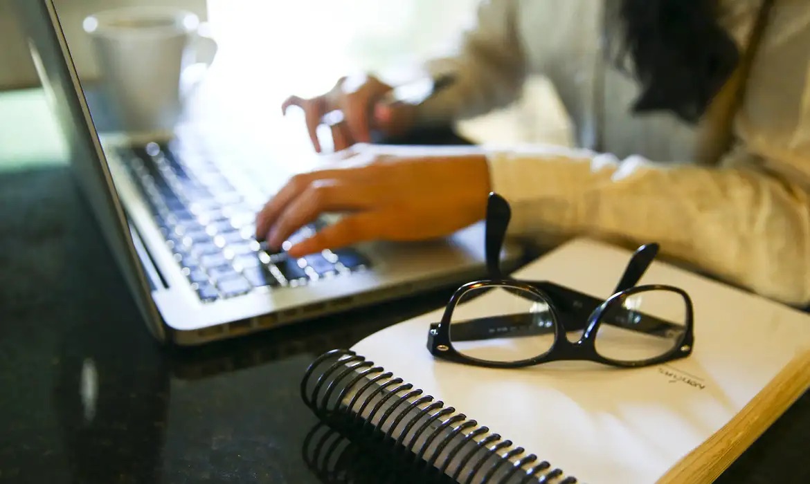 Violência Online Contra Mulheres Jornalistas Aumenta, Aponta Relatório da ONU Mulheres
