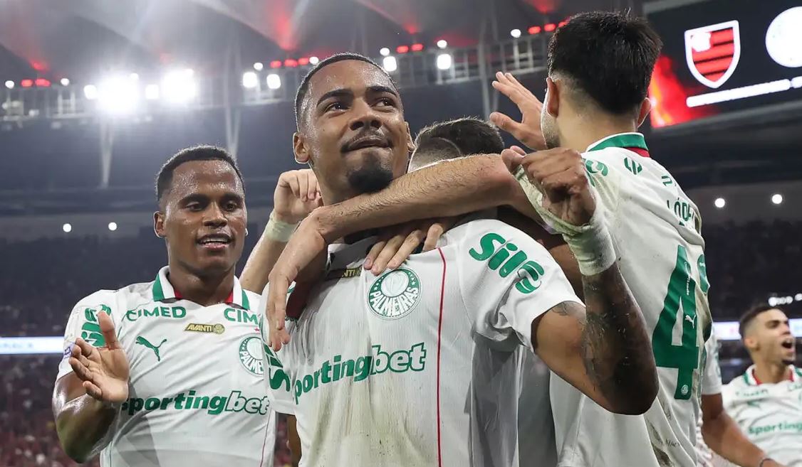 Palmeiras vence Flamengo e amplia liderança no Campeonato Brasileiro