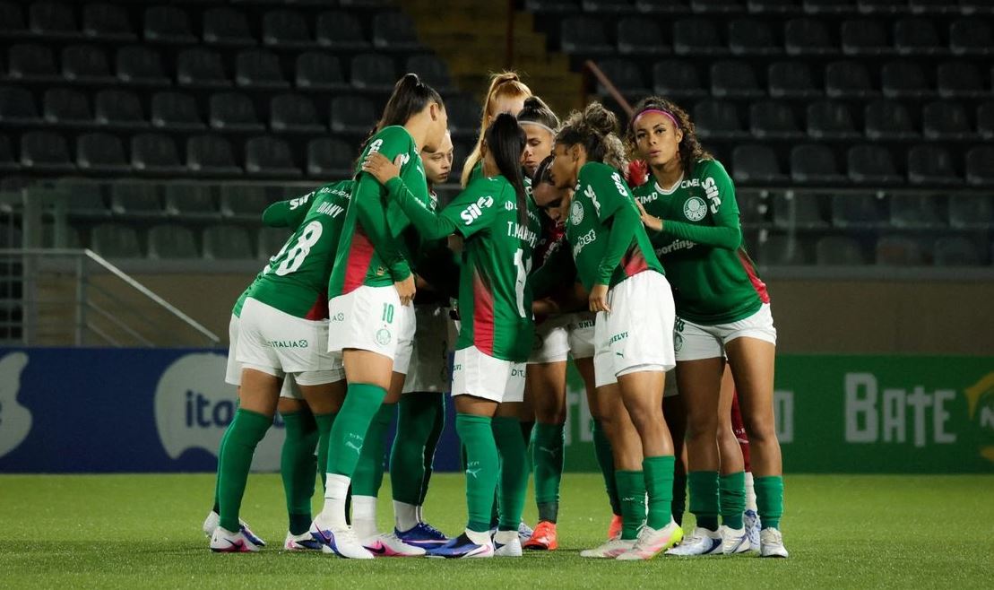 Palmeiras vence Botafogo e se aproxima da liderança do Brasileiro Feminino