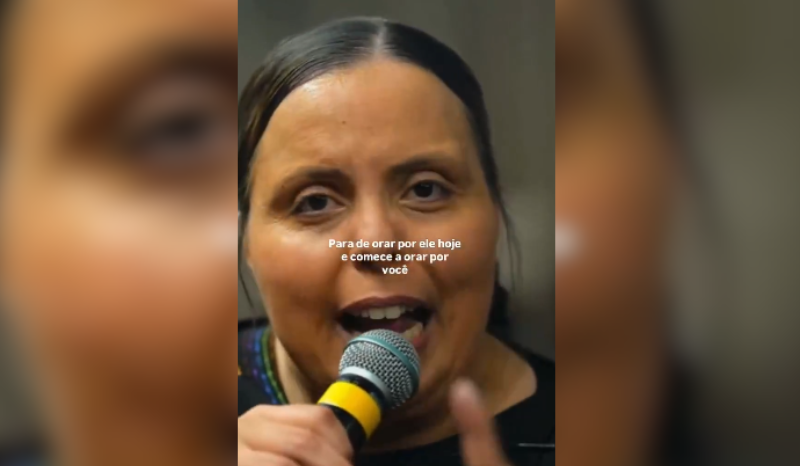 Pastora Helena Raquel convoca evangélicas a denunciarem abusos em pregação impactante