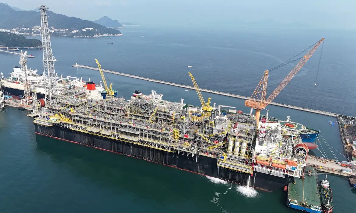 Petrobras inicia operação da P-79 e aumenta produção de petróleo e gás no Brasil