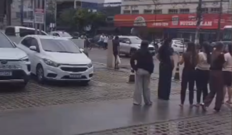 Suspeito de roubo é detido após acidente em perseguição na Djalma Batista