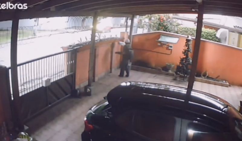 Polícia Civil divulga imagem de suspeito de furto em residência no Aleixo