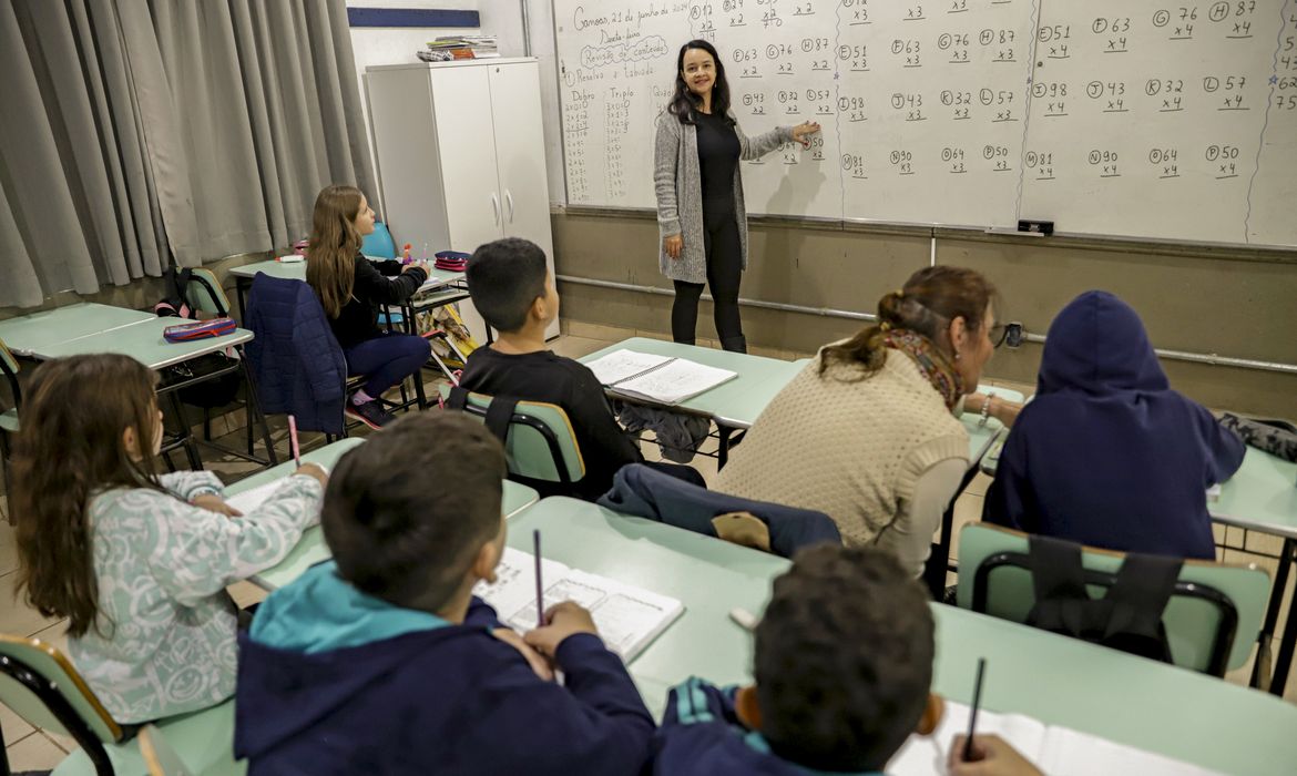 Prazo para inscrição em curso de formação de professores de matemática termina dia 15