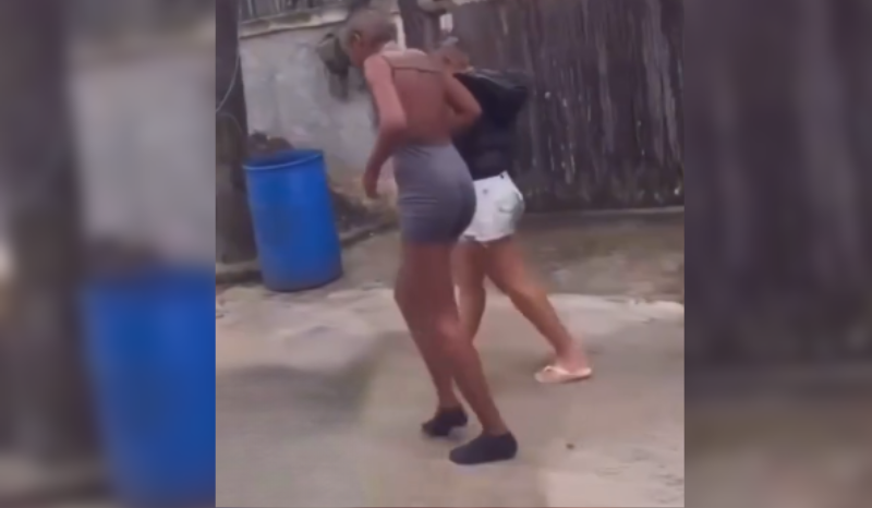 Mulheres são obrigadas a desfilar com cabeças raspadas em Arsenal, São Gonçalo