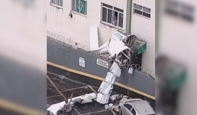 Avião de pequeno porte atinge prédio no bairro Silveira em Belo Horizonte