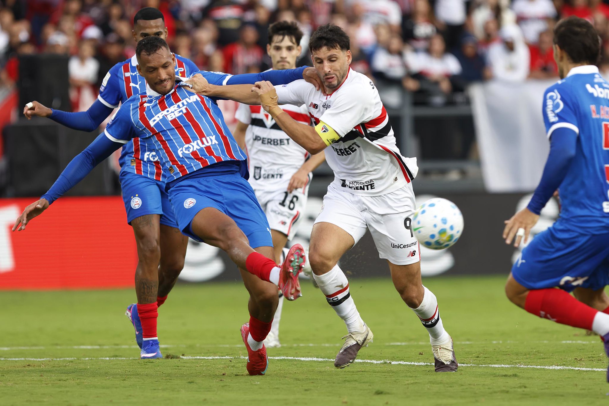 São Paulo e Bahia empatam em duelo emocionante no Campeonato Brasileiro