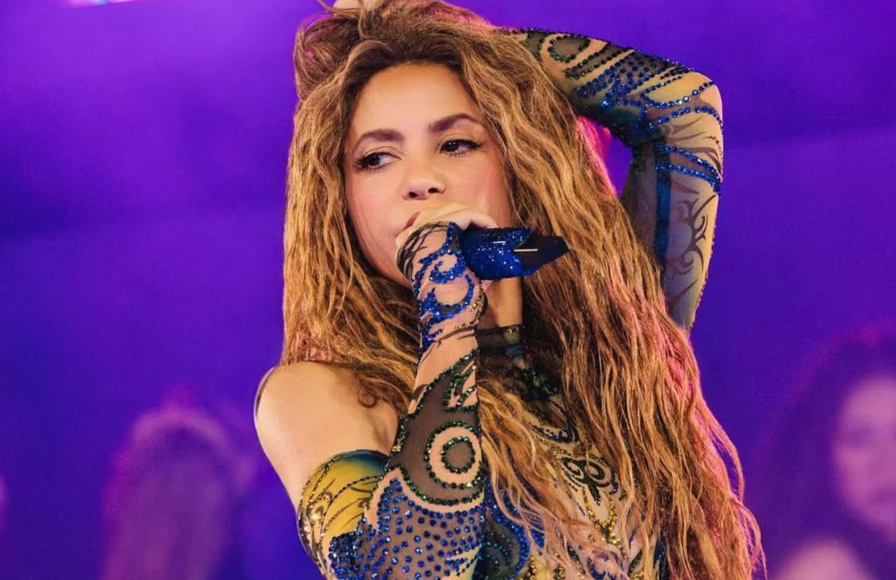 Shakira parte do Brasil após show em Copacabana e reflete sobre desafios