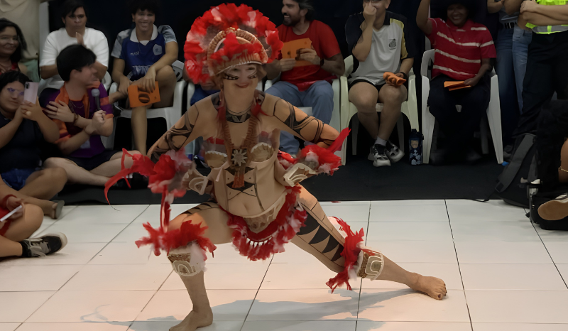 Tia da Trufa brilha em concurso de Cunhã-Poranga na UFAM