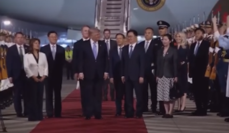 Trump chega à China com Musk e Huang para cúpula histórica em Pequim
