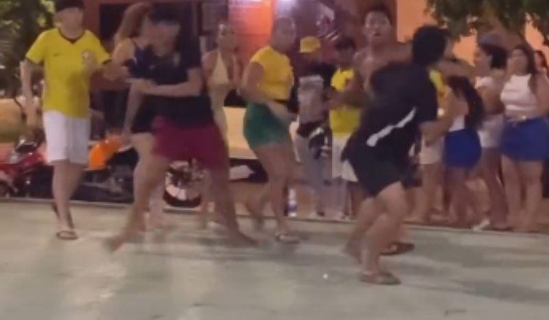 Vídeo registra confusão entre jovens na quadra da Reino Unido em Manaus