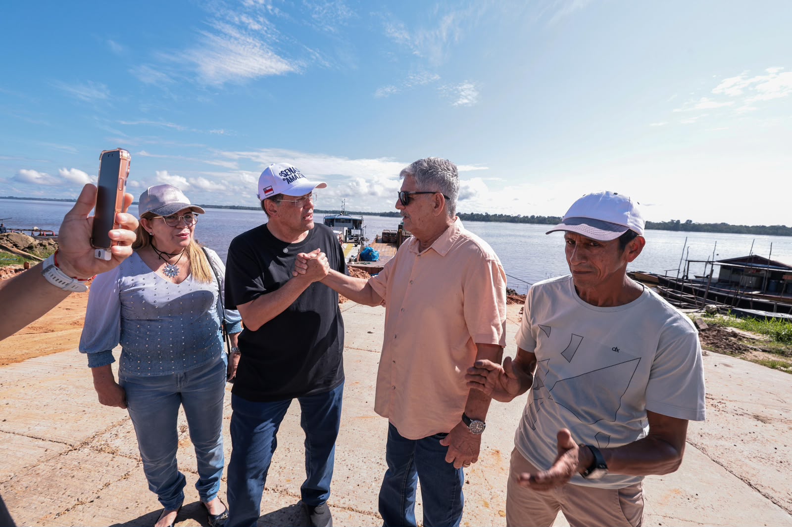 Eduardo Braga assegura investimentos para portos no Amazonas