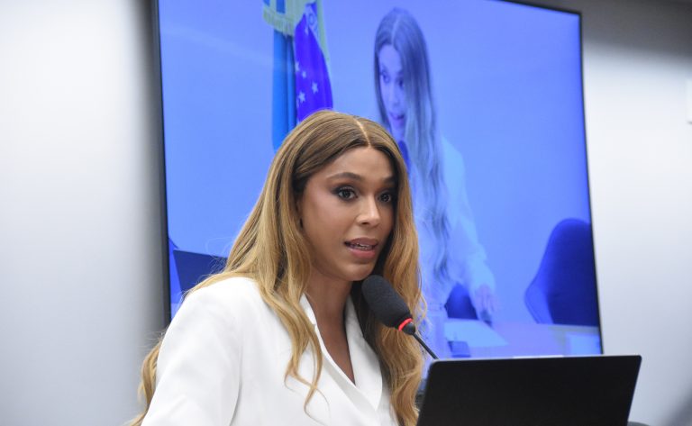 Câmara aprova energia gratuita para casas de acolhimento LGBTQIA+