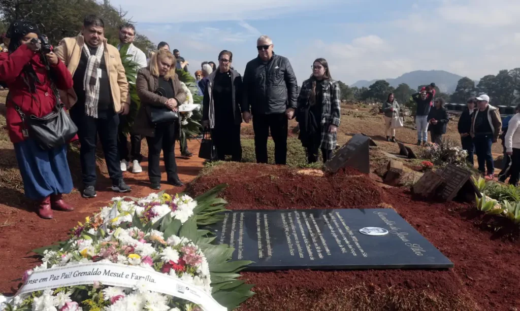 Restos mortais de Grenaldo Silva são sepultados após 54 anos de luta