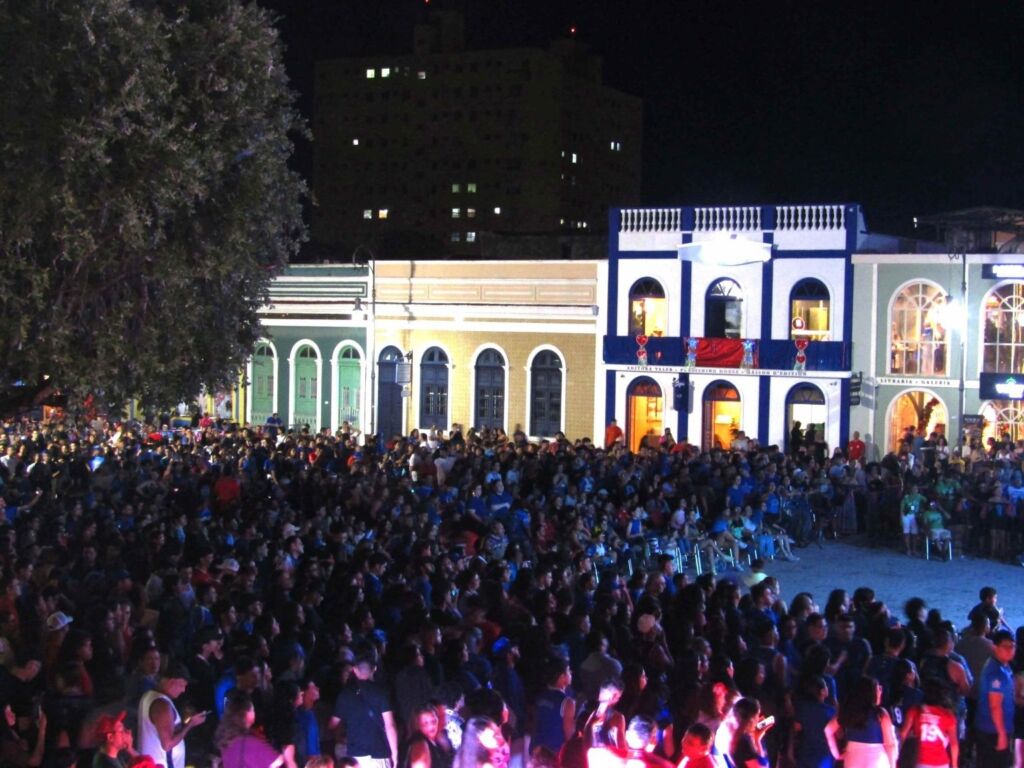 Largo de São Sebastião recebe transmissão do Festival de Parintins