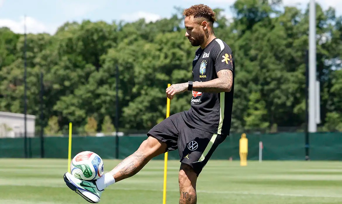 Neymar retorna e fortalece Brasil para confronto decisivo com a Escócia