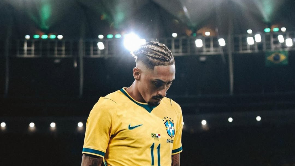 Raphinha sofre lesão na coxa; retorno à seleção é incerto
