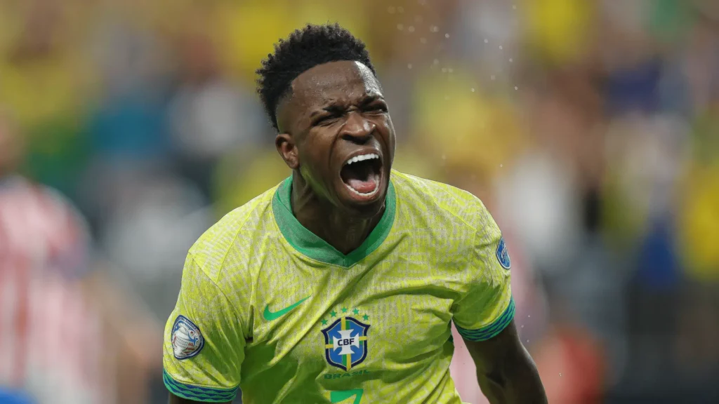 Brasil vence Escócia por 3 a 0 e avança em primeiro no Grupo C