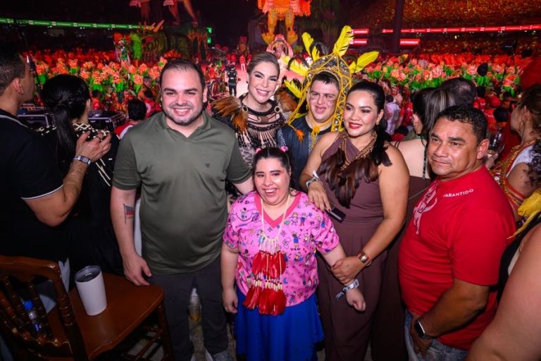 Abrigados do Moacyr Alves realizam sonho no Festival Folclórico de Parintins