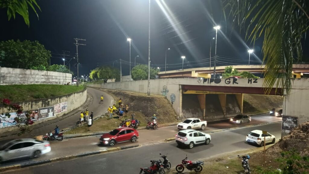 Motociclista se acidenta na Avenida dos Franceses e fica ferido