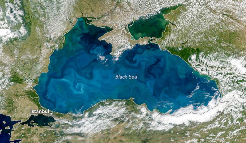 Mar Negro surpreende com coloração turquesa vista do espaço