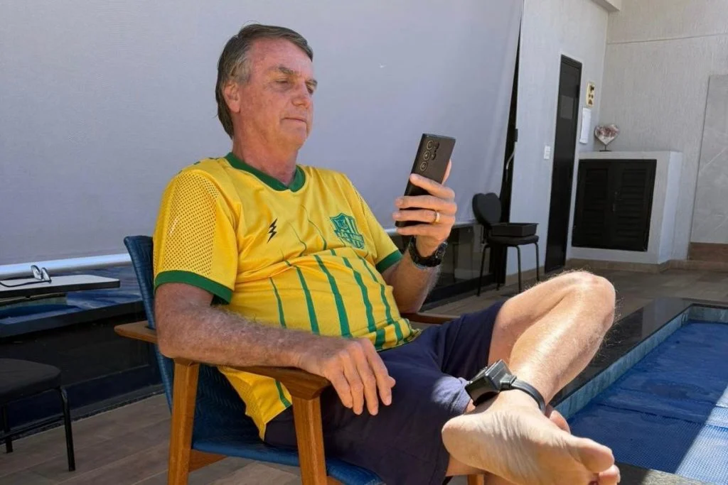 Tornozeleira de Bolsonaro apresenta falha de sinal, informa PM ao STF