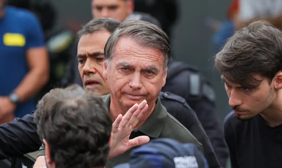 Relatório Médico Revela Efeitos de Medicamentos em Jair Bolsonaro