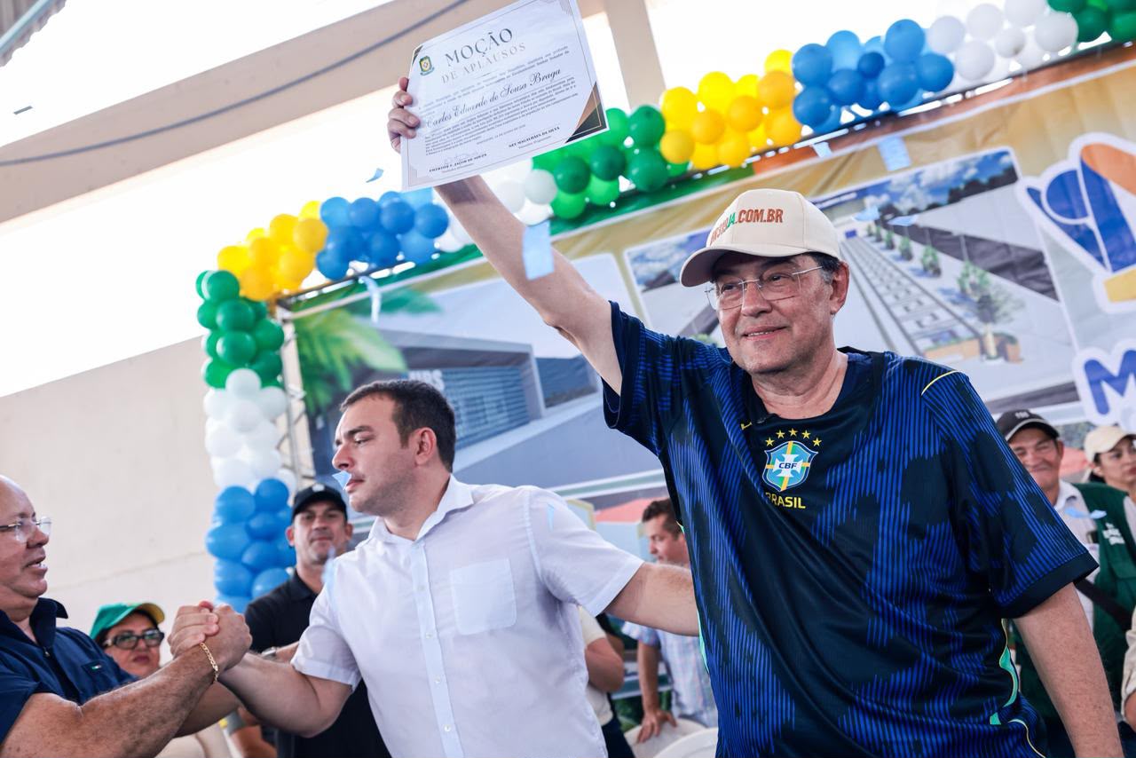 Braga entrega obras e anuncia novos investimentos em Manaquiri