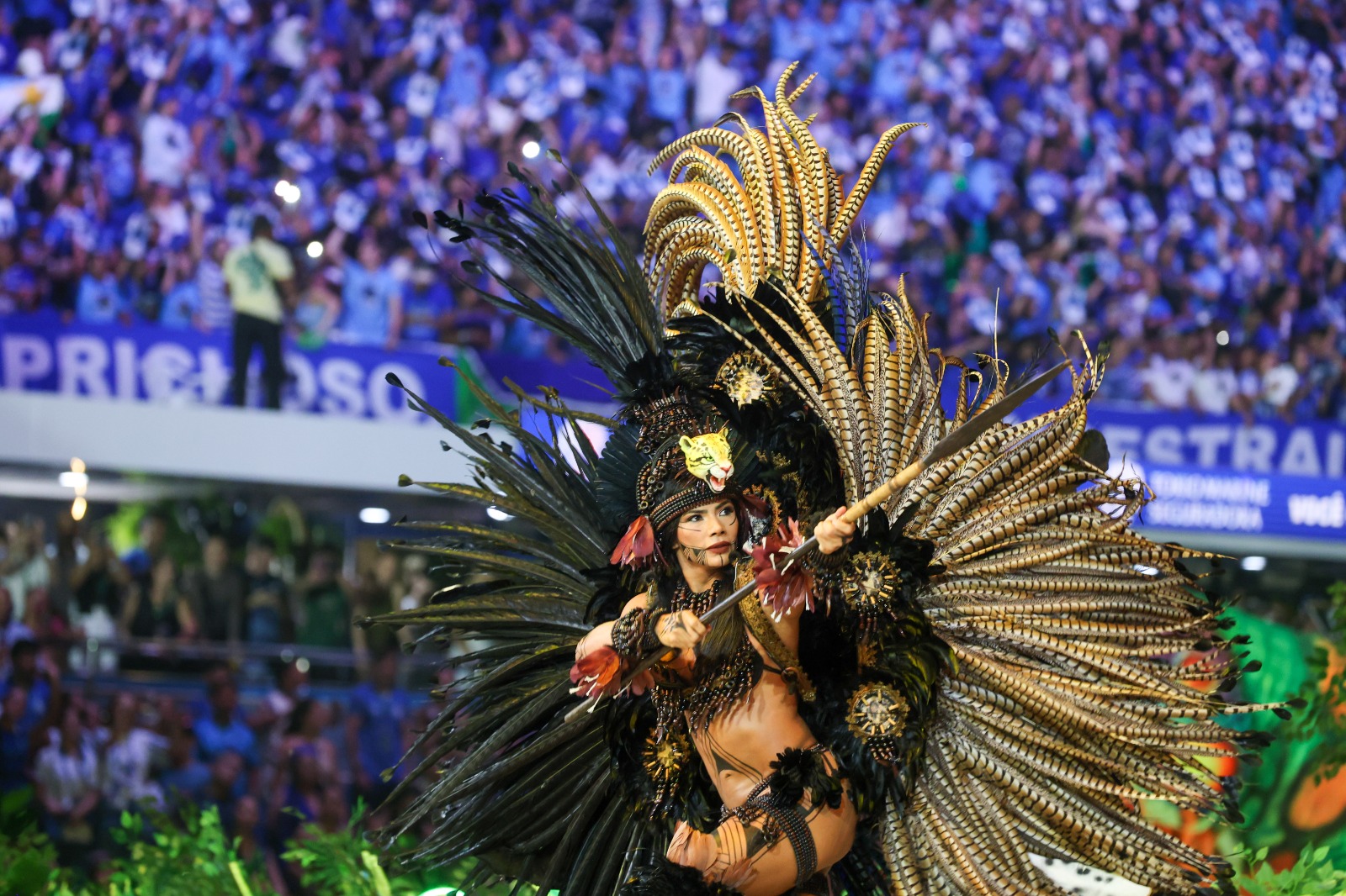 Marciele Brilha como Onça na 2ª Noite do Festival de Parintins