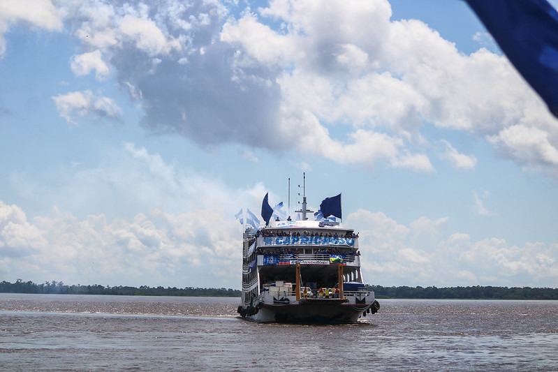 Caravana Azulada desembarca em Parintins para o Festival do Boi Caprichoso