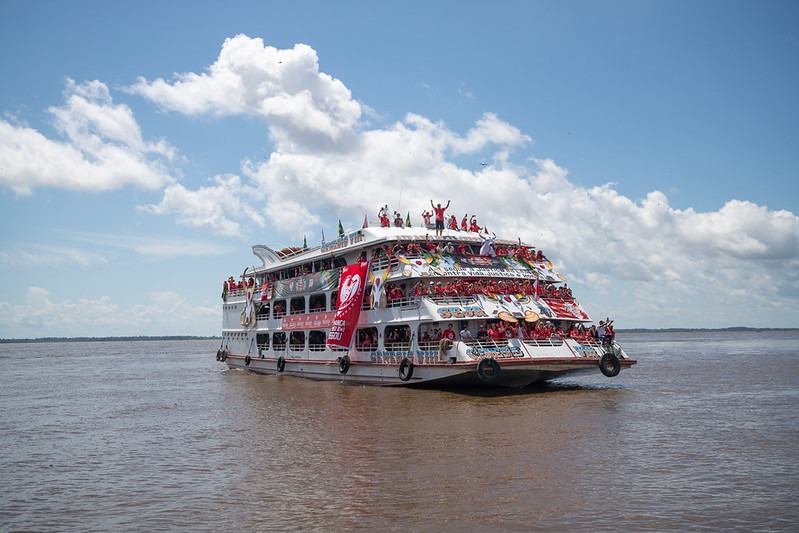 Caravana Vermelha Agita Parintins em Contagem Regressiva para o Festival 2026