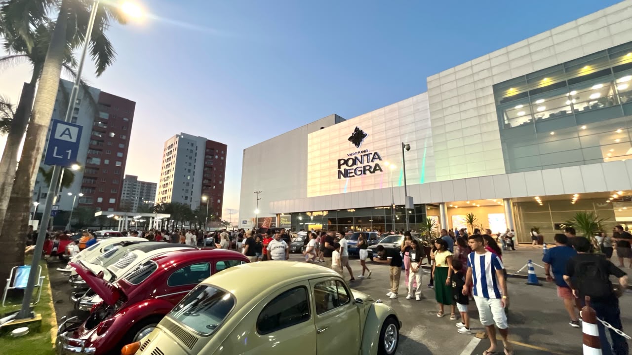 Evento de carros clássicos promove memórias no Shopping Ponta Negra