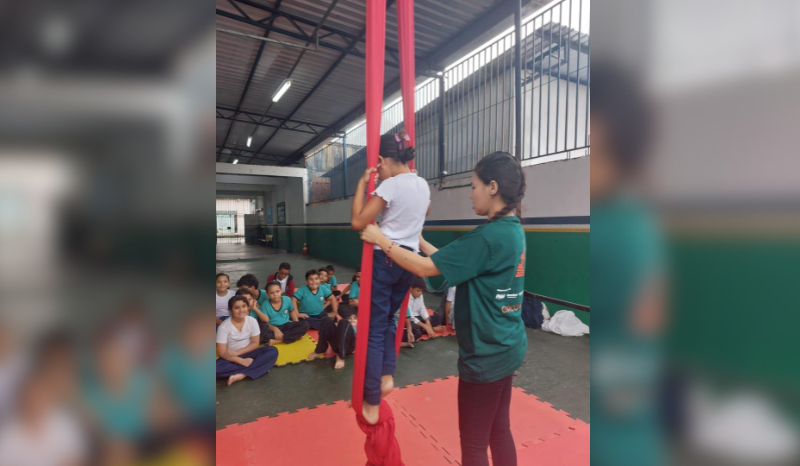 Projeto Funâmbulos da Amazônia leva arte circense a escolas de Manaus