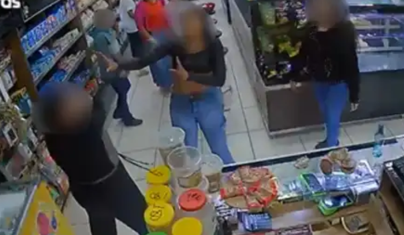 Funcionária é agredida durante confusão em padaria de Betim