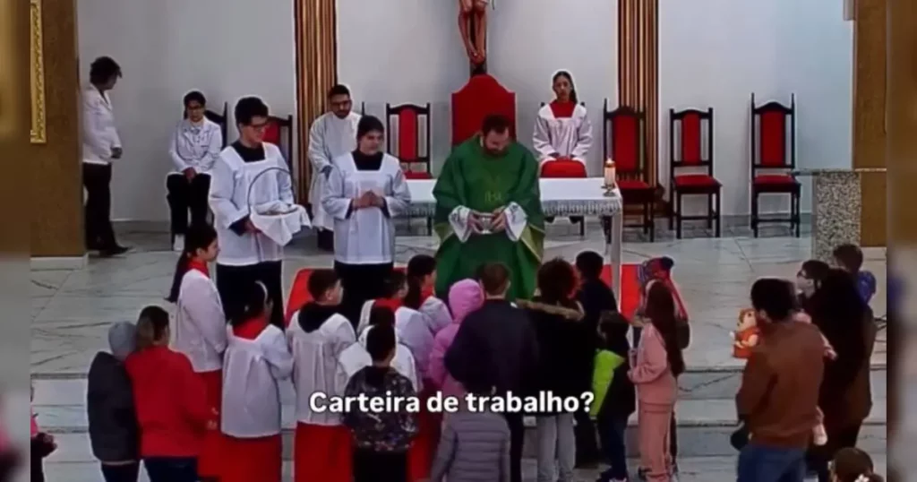 Menino surpreende durante missa ao confessar medo da carteira de trabalho