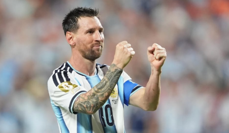 Messi brilha, marca dois e se torna o maior artilheiro das Copas