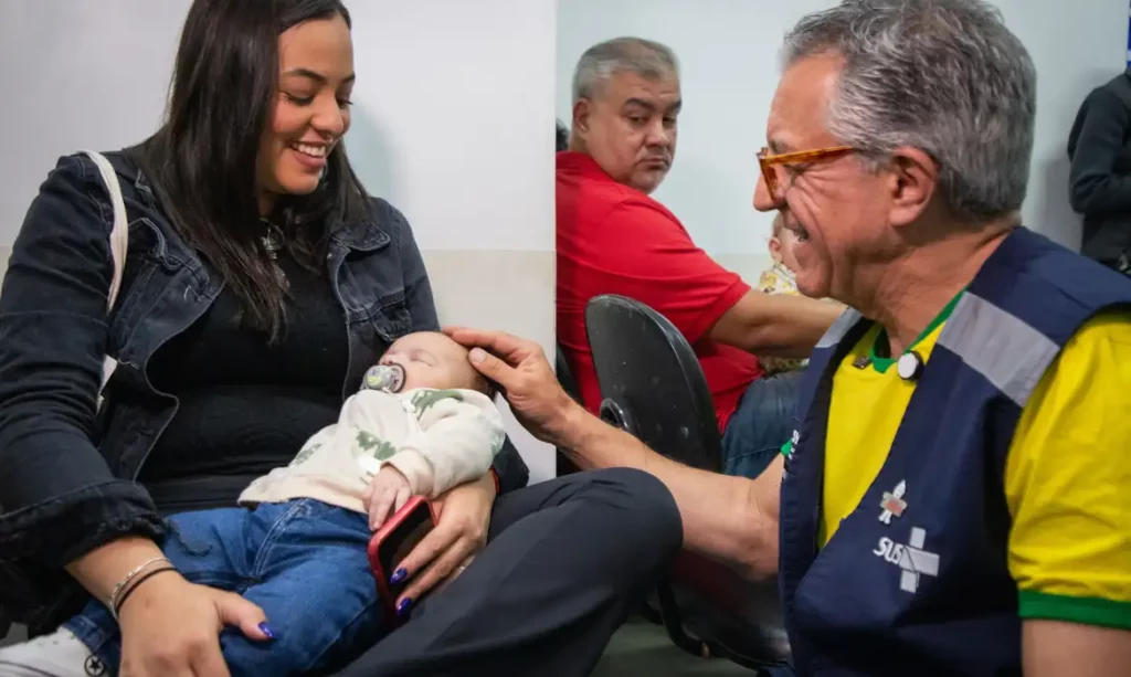 Ministério da Saúde inicia vacinação de crianças com pneumo 20