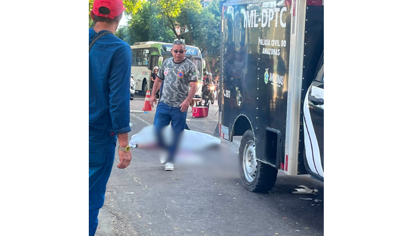 Homem que vendia merendas morre atropelado no Centro de Manaus