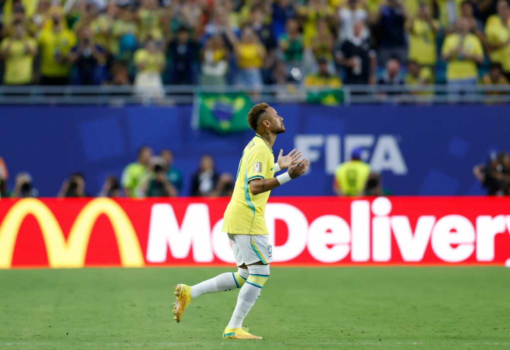 Brasil realiza primeiro treino adaptado para duelo contra o Japão