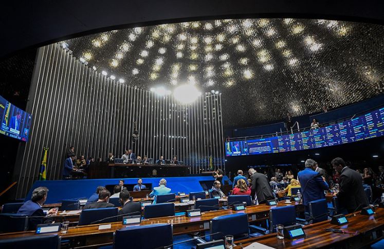 Senado debate PEC que reduz jornada de trabalho e institui dois dias de descanso